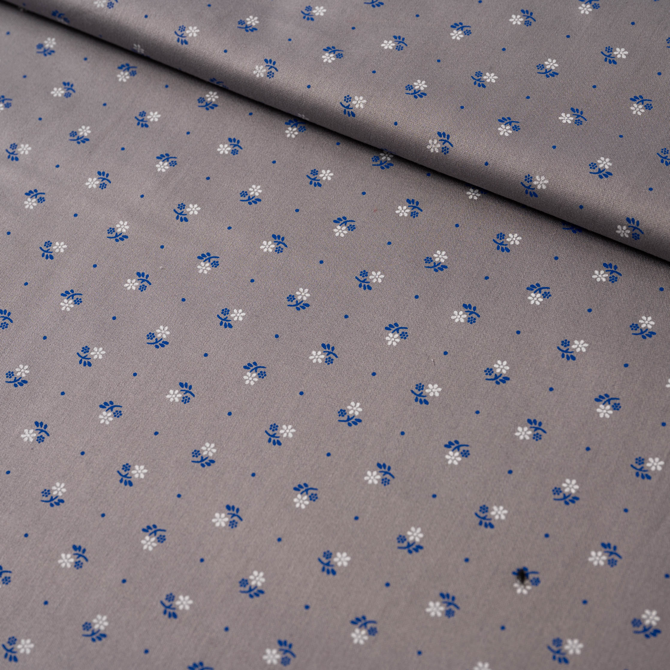 Trachtenstoff Baumwolle Satin geblümt Grau Weiß Blau 0,5m