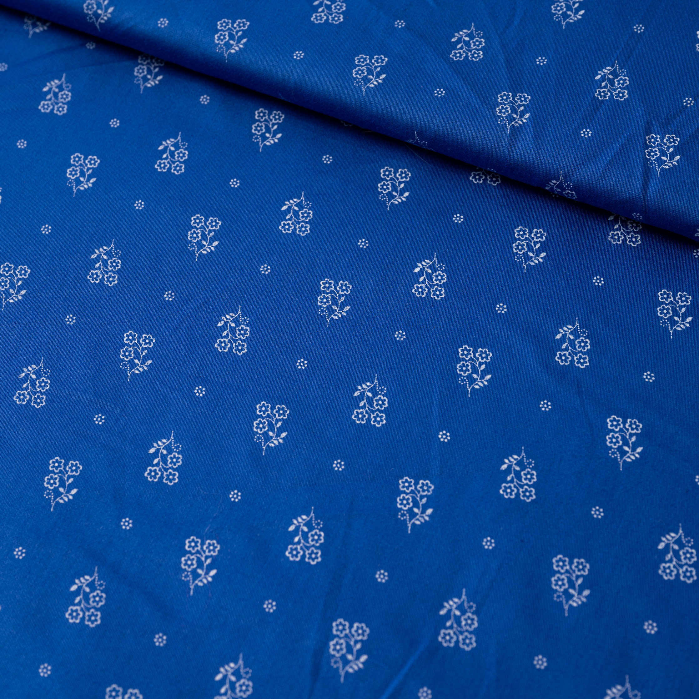 Trachtenstoff Baumwolle Satin geblümt Blau Weiß 0,5m