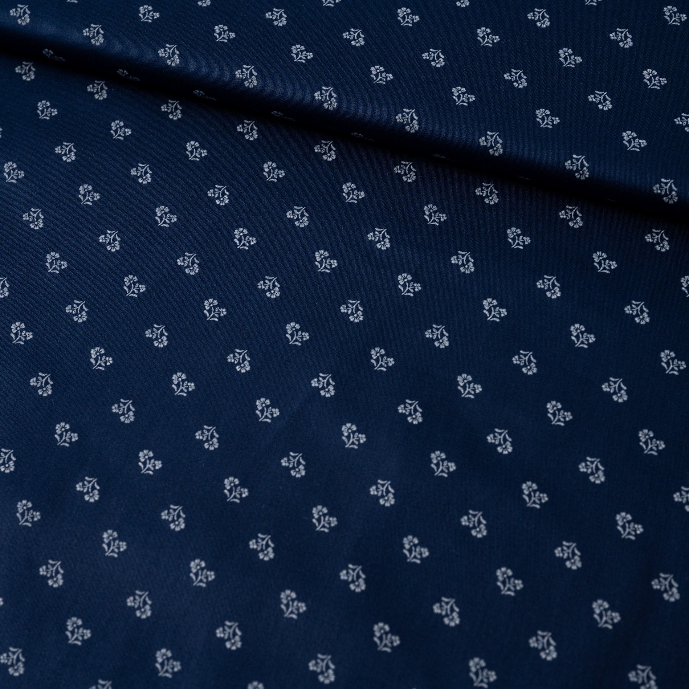 Trachtenstoff Baumwolle Satin geblümt Blau Weiß 0,5m